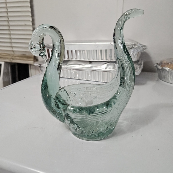 Light Green Glass Swan Figurine! - Picture 1 of 3